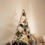 Sapin de Noël en métal décoré