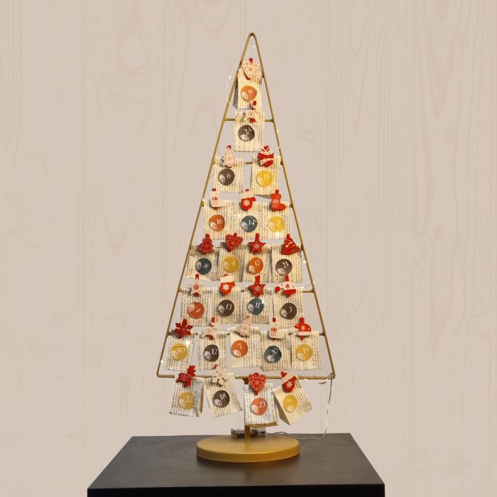 Sapin de noel en métal doré