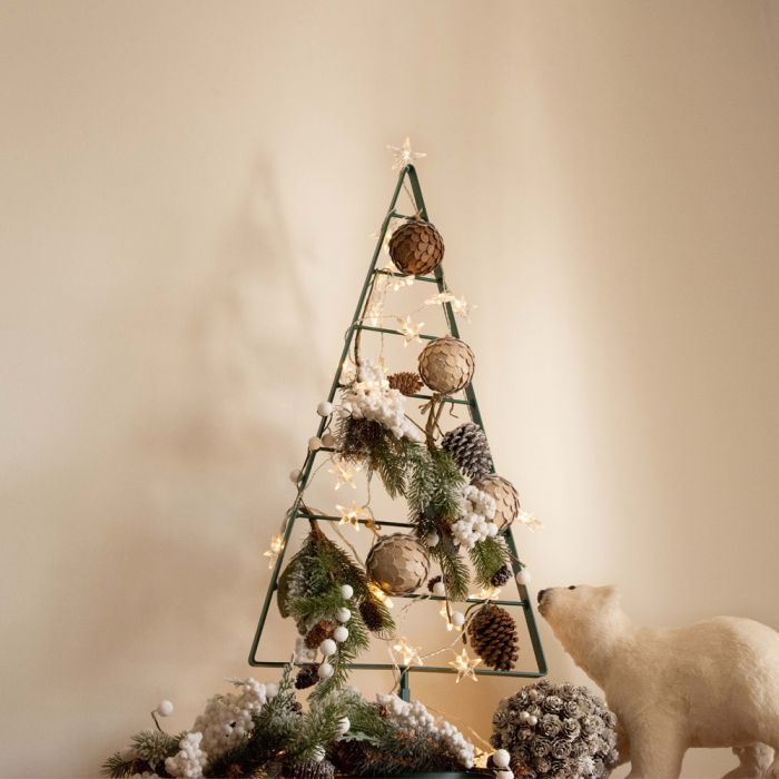 Sapin de Noël en métal décoré