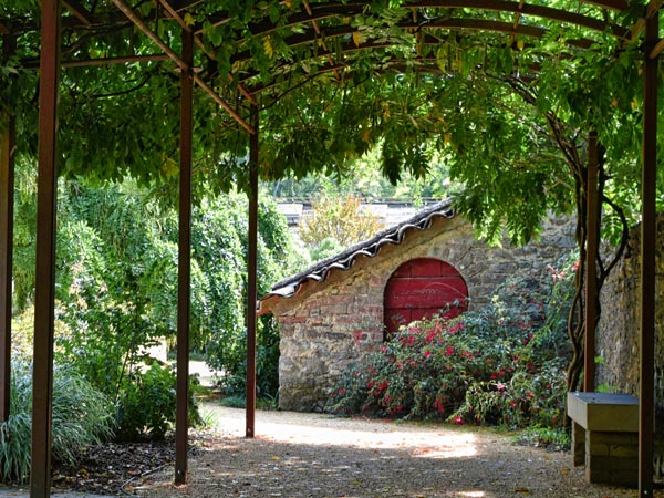 https://www.meillandrichardier.com/media/wysiwyg/conseils-inspi/inspi-bulle-de-fraicheur/rusiticite2.jpg